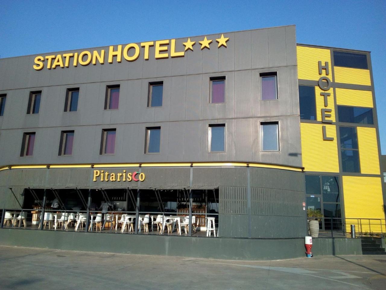 Station Hotel Viana Exterior foto